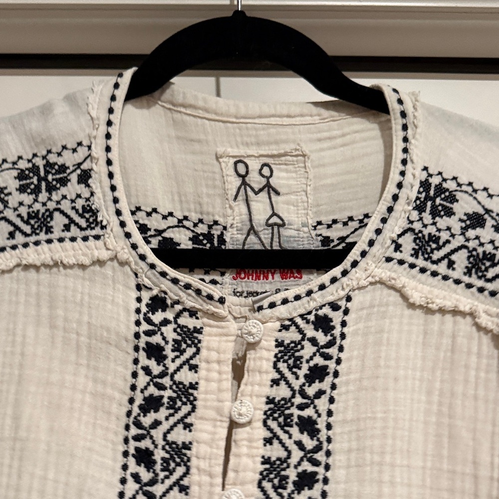 Johnny Was Black and White Embroidered Top - Picture 4 of 5